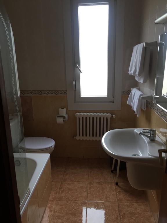 Hostal Pancorbo Buitenkant foto